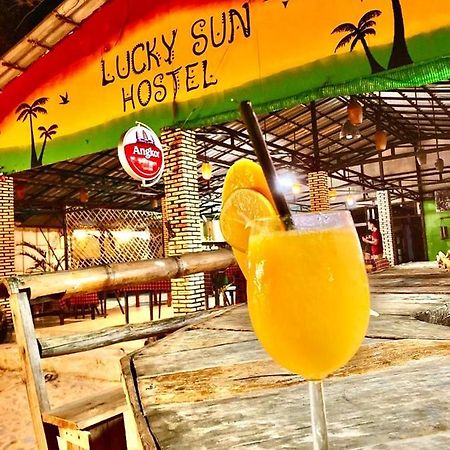 Hostel Lucky Sun Saracen Bay Koh Rong Sanloem Exterior foto