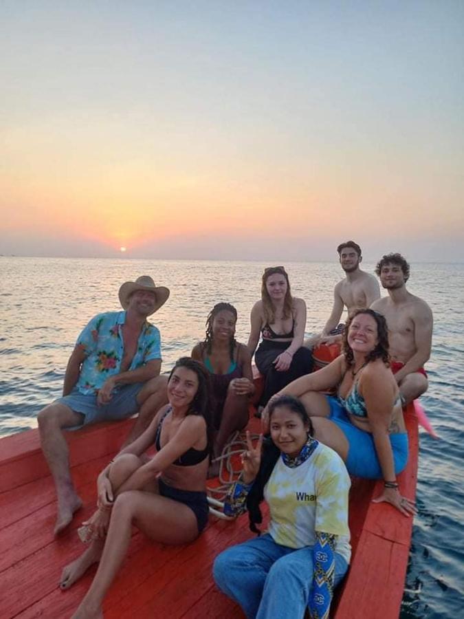 Hostel Lucky Sun Saracen Bay Koh Rong Sanloem Exterior foto