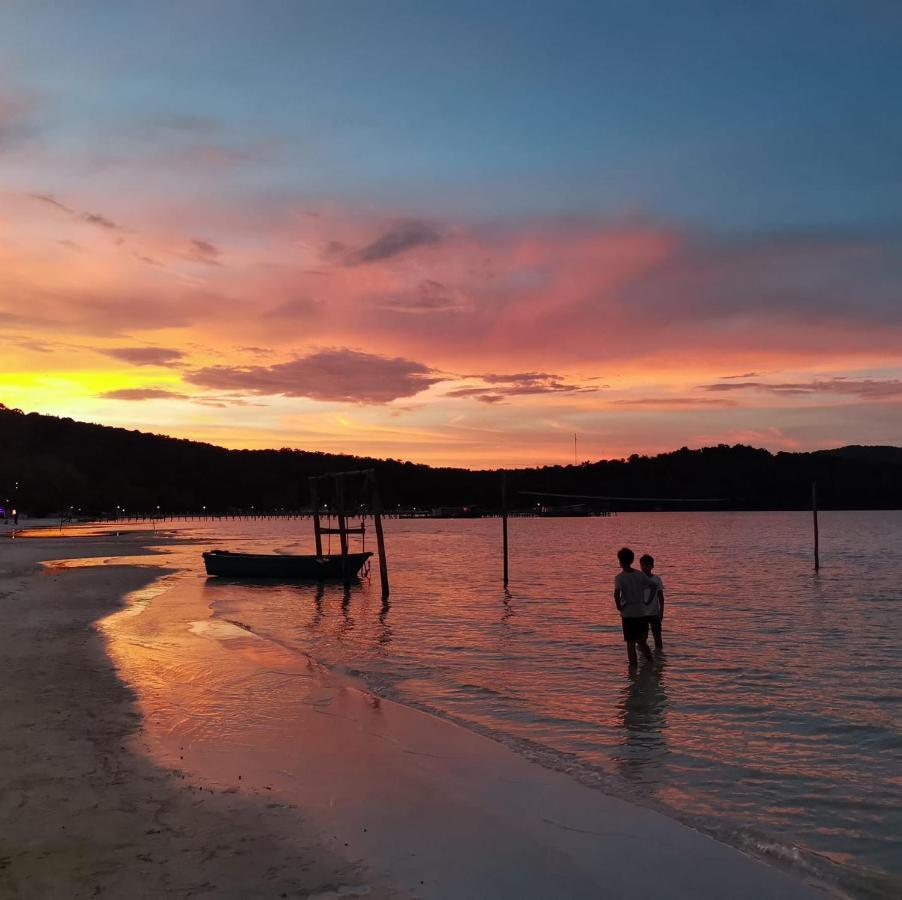 Hostel Lucky Sun Saracen Bay Koh Rong Sanloem Exterior foto