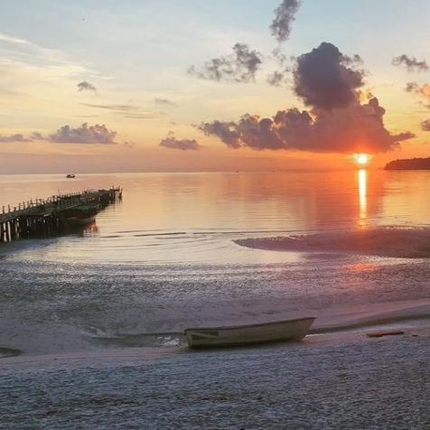 Hostel Lucky Sun Saracen Bay Koh Rong Sanloem Exterior foto
