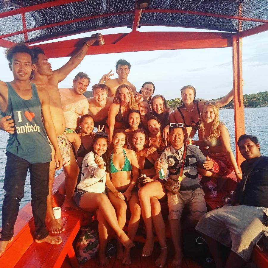 Hostel Lucky Sun Saracen Bay Koh Rong Sanloem Exterior foto