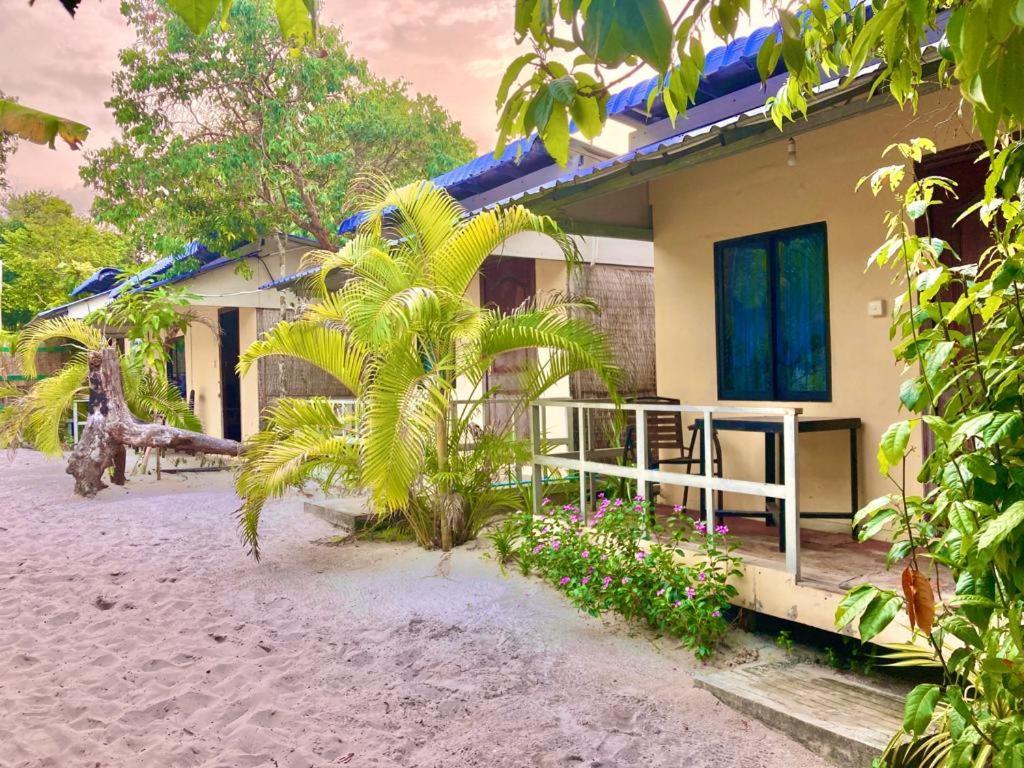 Hostel Lucky Sun Saracen Bay Koh Rong Sanloem Exterior foto